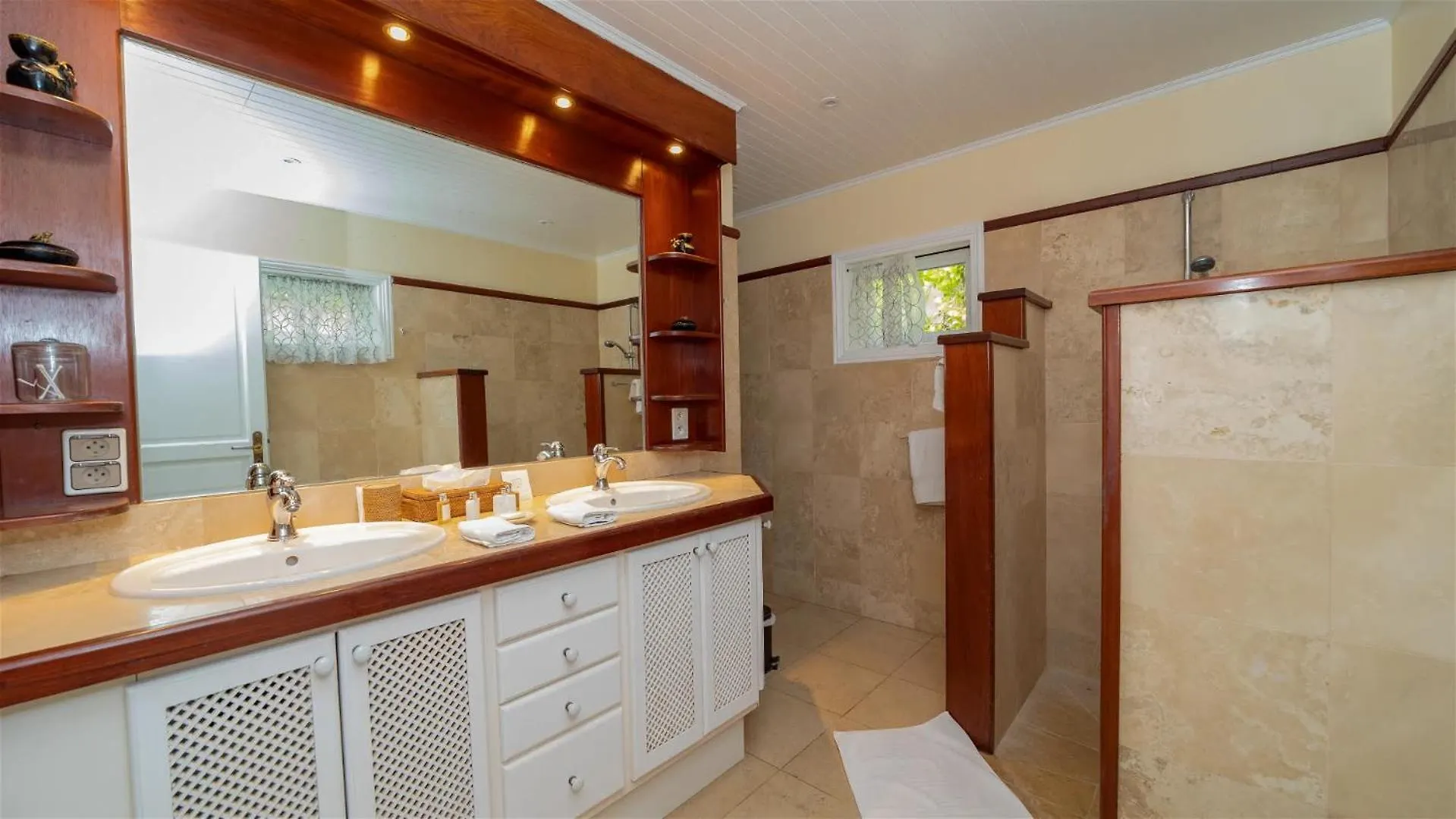 Villa Oceanfront Caribbean Oasis with Romantic Charm Gustavia